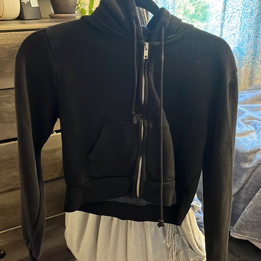 Pacsun cropped black zip up